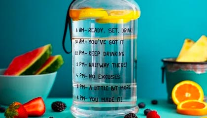 行程结束，中方代表团离开美国，当着全世界面，特朗普送出11个字