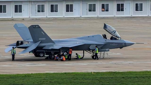 苏-57已在机场转场,将与歼-35“同台竞技”,中俄卖家秀准备就绪