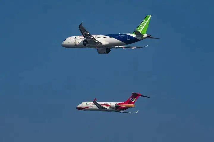 C919和ARJ21,同框了!