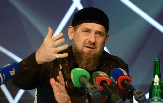 乌军突袭车臣?10万人直接跑了!普京一声令下,3枚导弹升空