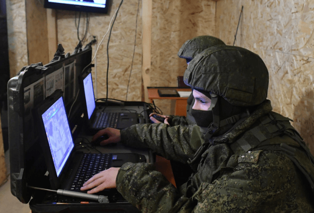 乌军突袭车臣?10万人直接跑了!普京一声令下,3枚导弹升空