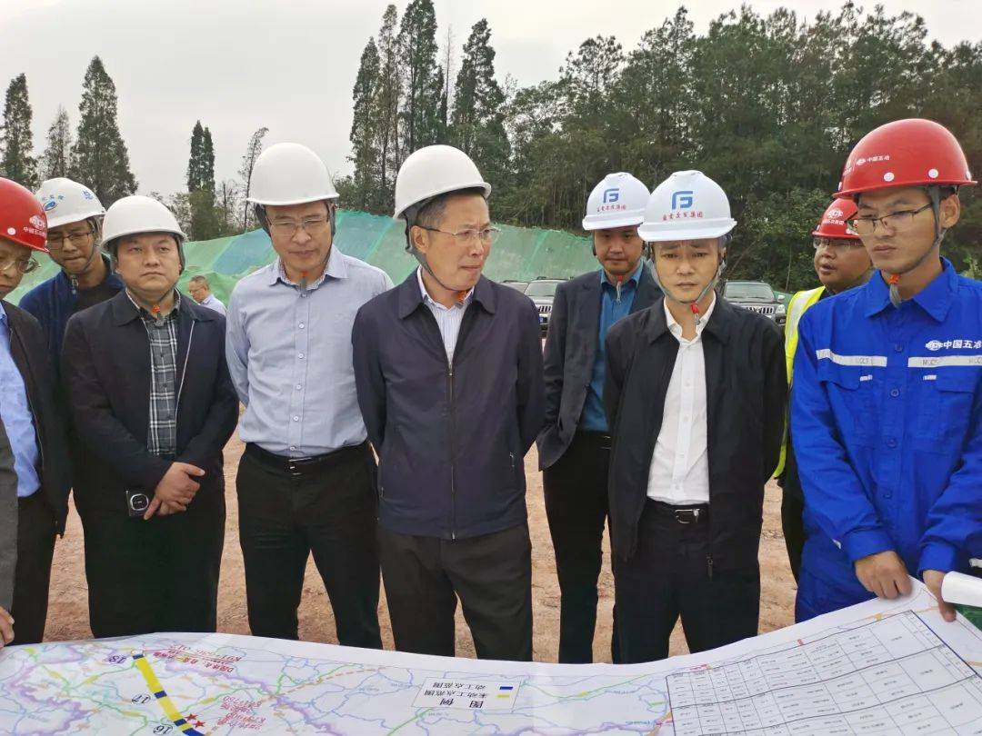 自贡市委常委、市总工会主席龙腾鑫调研自贡至泸州港公路项目建设