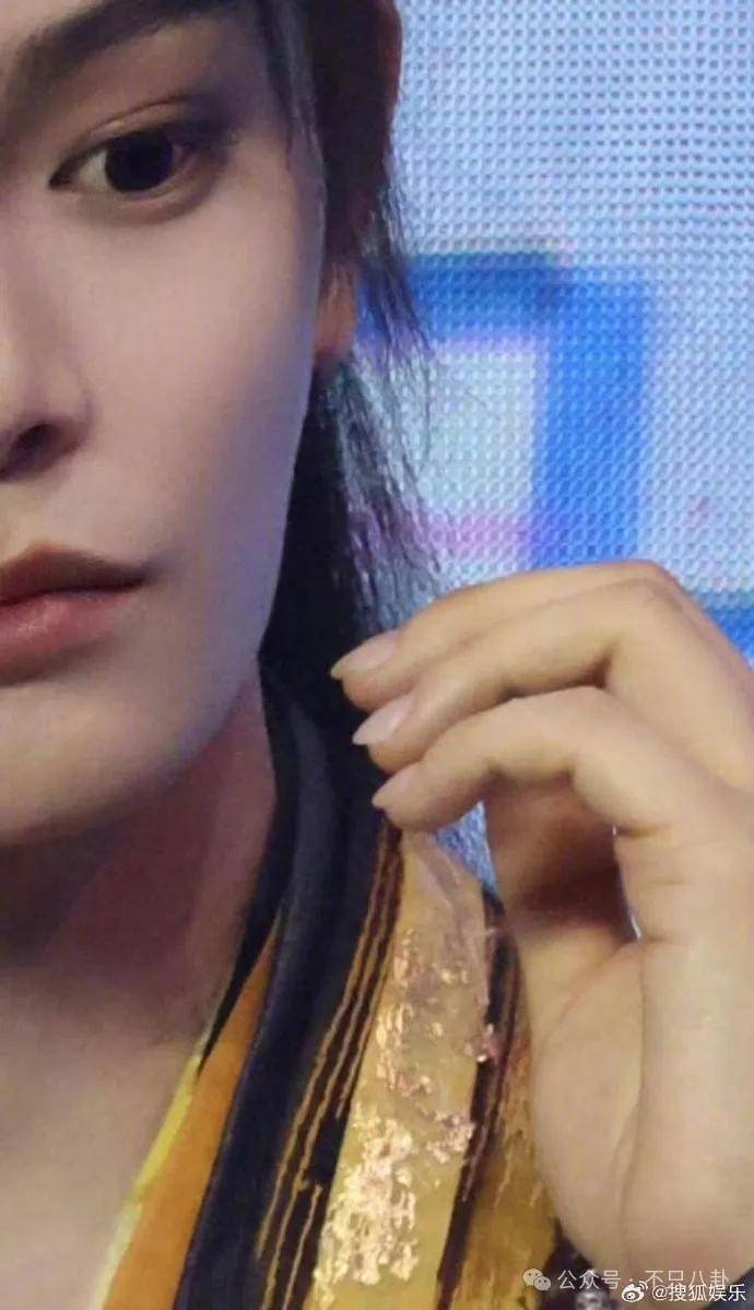 网友扒了他一圈后感慨:人怎么能老实成这样......