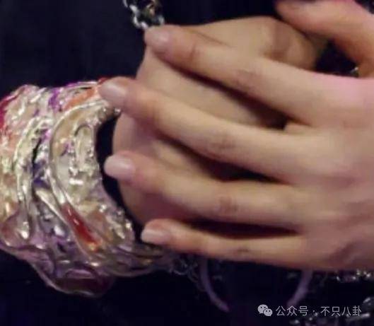 网友扒了他一圈后感慨:人怎么能老实成这样......