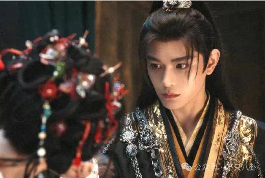 网友扒了他一圈后感慨:人怎么能老实成这样......