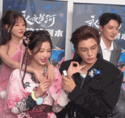 网友扒了他一圈后感慨:人怎么能老实成这样......