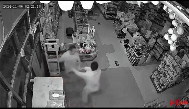 青海一超市老板被卫生院职工打死，当地回应：两家系住马路对面的邻居，因灯光起纠纷