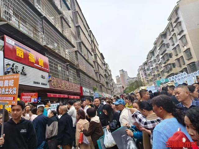 “发型师晓华”7天吸引客流超20万人，拉动怀化市消费1.2亿元