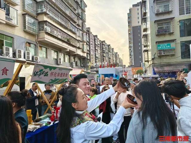 “发型师晓华”7天吸引客流超20万人,拉动怀化市消费1.2亿元