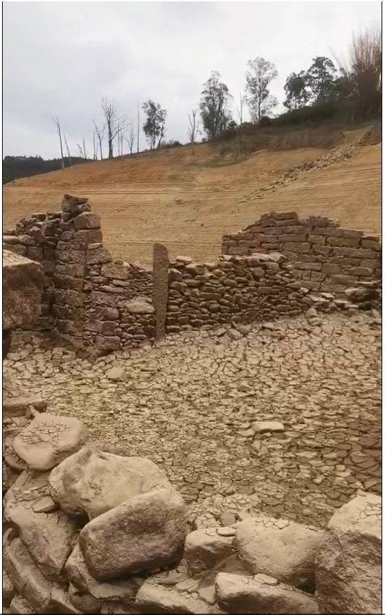 水库枯竭后惊现“古村落遗址”?当地回应:危险!别去!