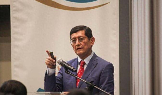 等不及拜登下台，中方专机突然离京，带领400多人，直抵美大后方