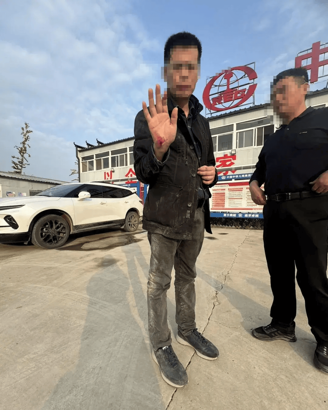 新华社记者被袭?涉事国企回应