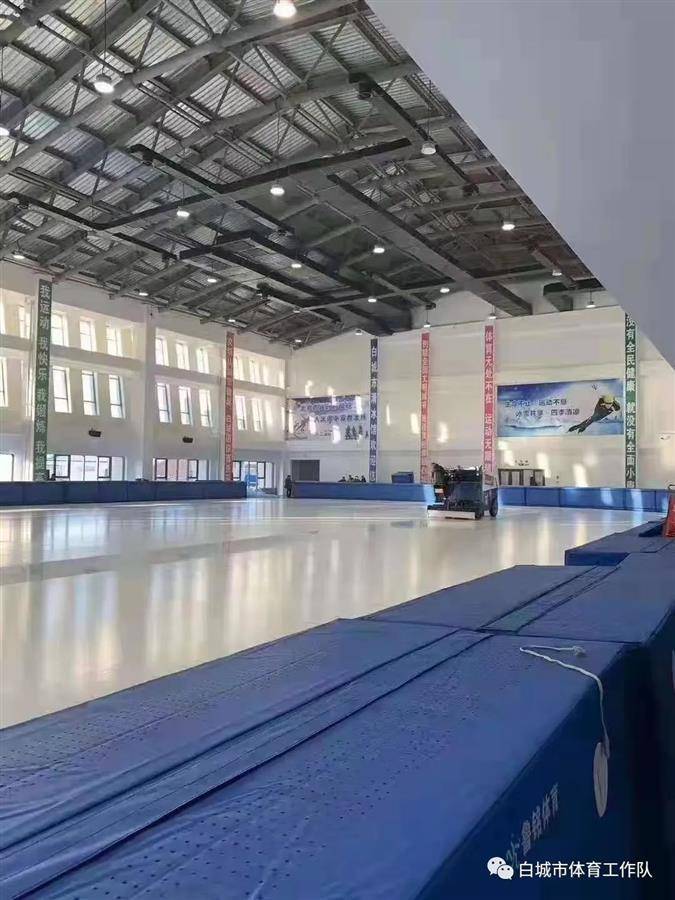 吉林白城滑冰馆楼顶发生坍塌,项目投资超5000万元,当地:暂无伤亡,正调查