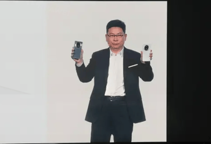 华为Mate70自研鸿蒙,首发麒麟9020?余承东说对的起那四个字