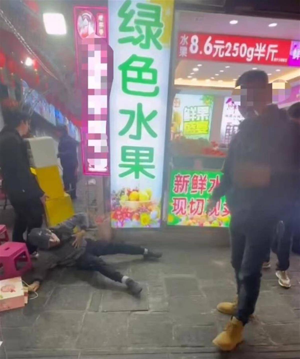 博主在大理打假“风干牦牛肉”被踹翻在地,黑衣人的“一脚”也当踢醒监管方