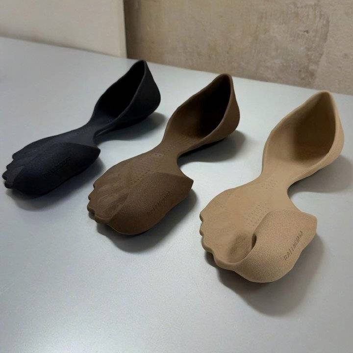 巴黎世家这鞋要卖1万多?网友看傻:确定不是鞋垫?