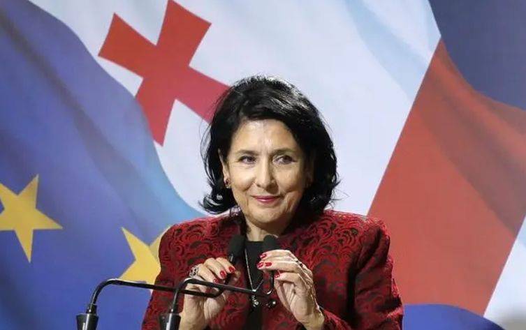 安全部队一击致命，格鲁吉亚总理怎么搞“政变”，尹锡悦该学学？