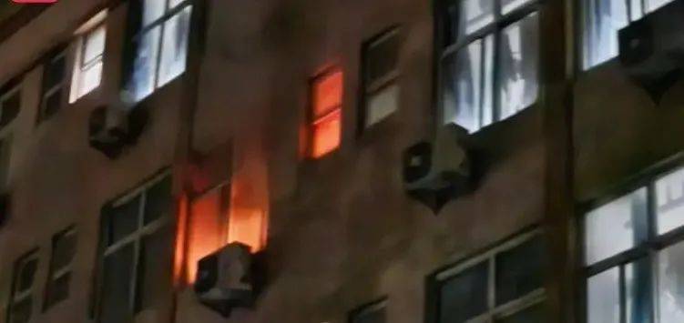 突发!一大学男生宿舍发生火灾……