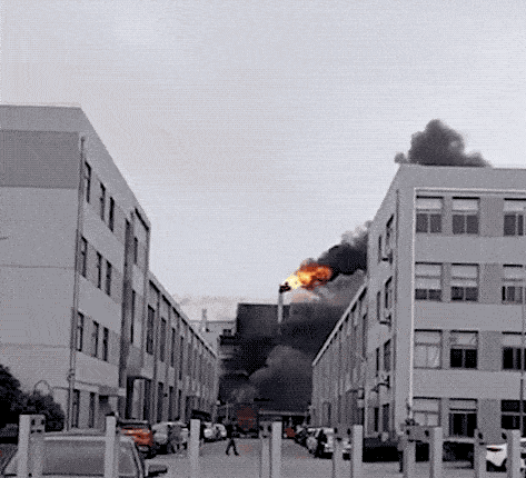 突发!一大学男生宿舍发生火灾……