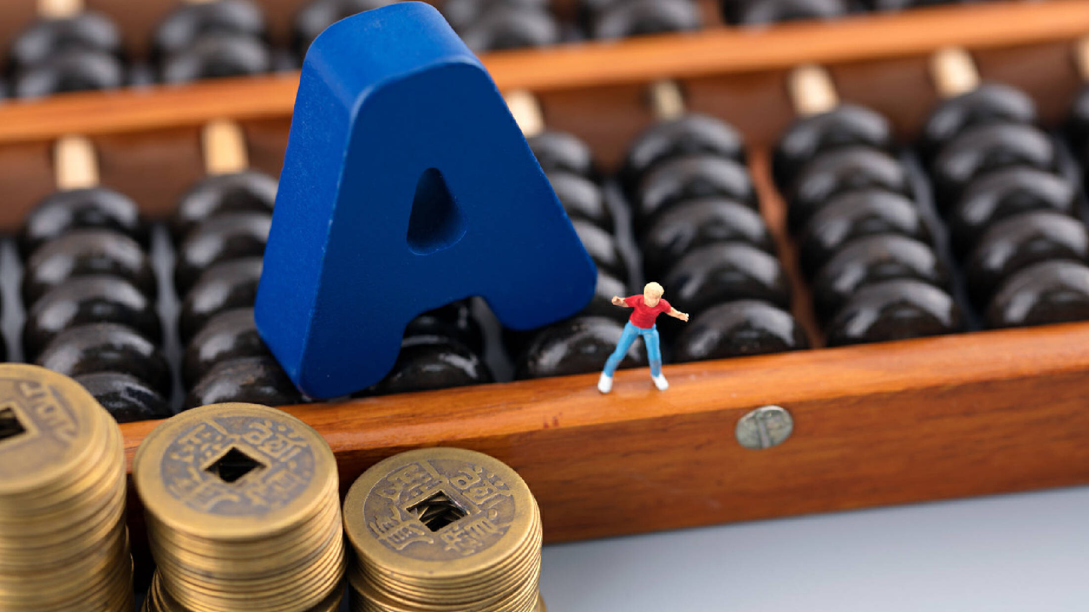 A股收盘｜沪指缩量调整跌0.73% 全市场下跌个股近4800只