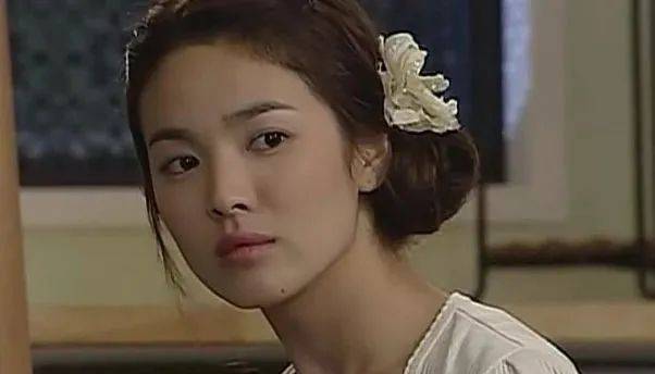 宋慧乔重回大荧幕状态好得出奇,从清纯美少女到知性御姐,一起看看她的演艺之路吧!