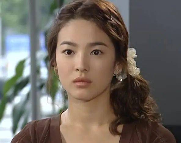 宋慧乔重回大荧幕状态好得出奇,从清纯美少女到知性御姐,一起看看她的演艺之路吧!