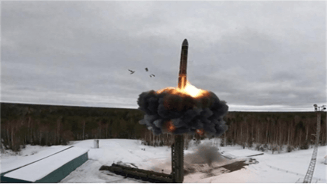 俄导弹铺天盖地来袭!瞬间向其密集爆炸声,基辅火光冲天