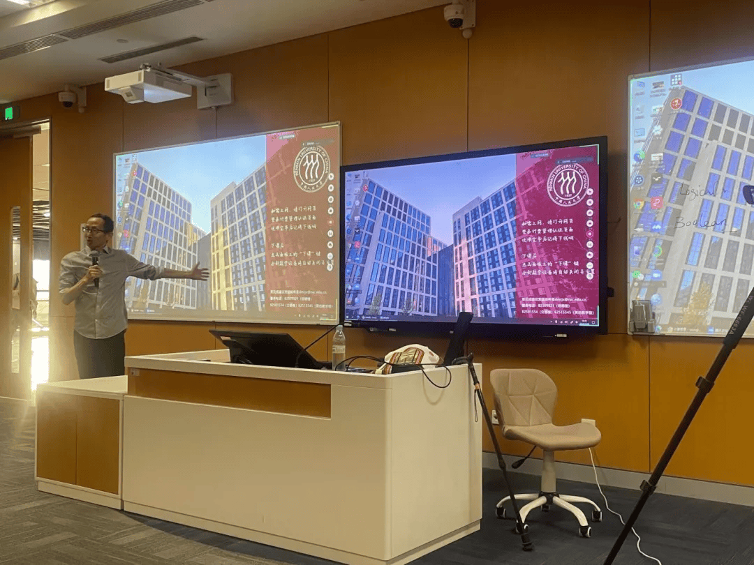 “请不要在我的墓前哭泣,我不在那里,也没有消失”