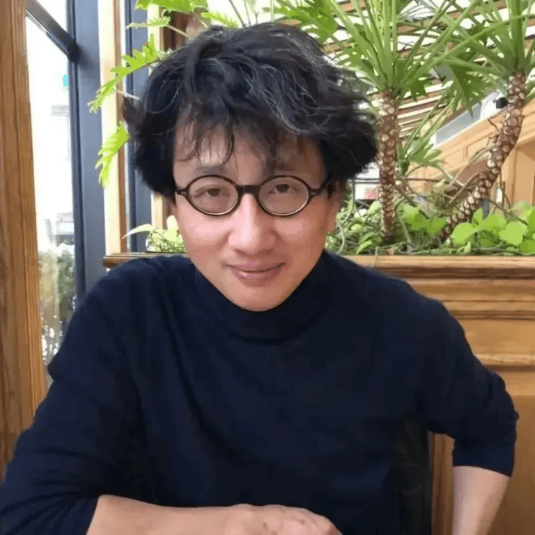 “请不要在我的墓前哭泣,我不在那里,也没有消失”