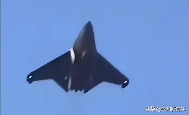 东部战区元旦发布重磅视频:银杏叶、飞鸟图出镜