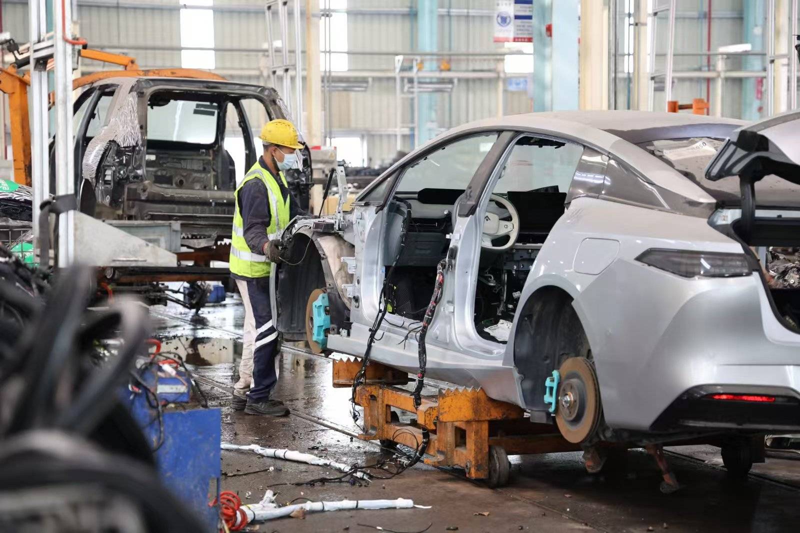 新华视点|“以旧换新”后,“旧物”都去哪了?