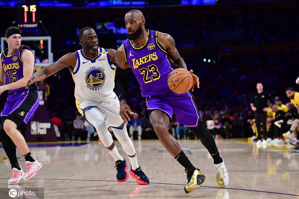 詹姆斯42+17+8库里37分 湖人击退勇士收获4连胜