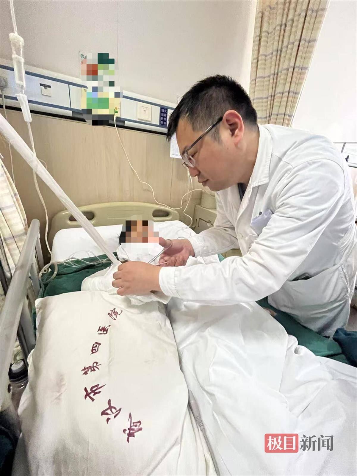 痛心!用火药粉自制“鞭炮”,12岁男孩被炸断三根手指