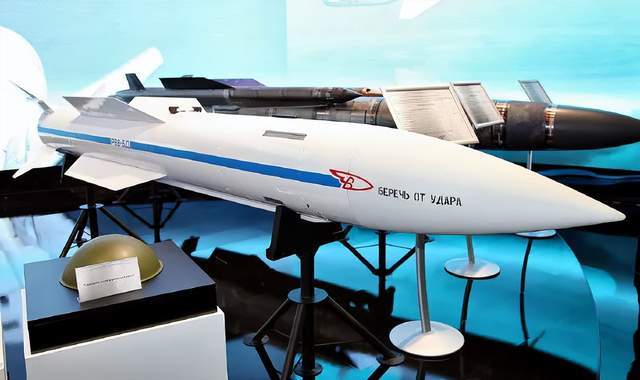 世界纪录！俄军130公里外击落乌克兰苏-27，超视距拦射才是未来？