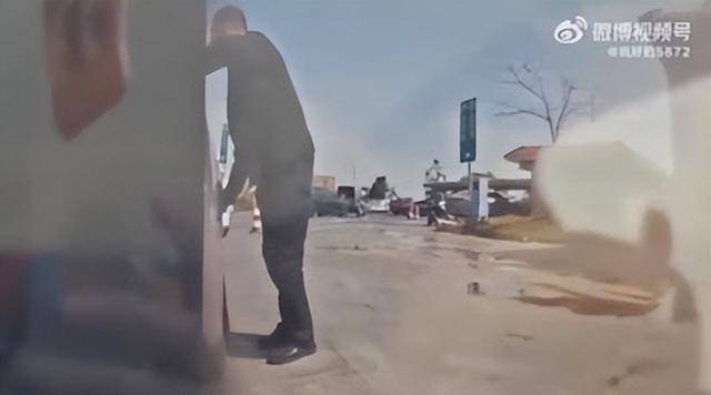 老人故意划伤租客新车赔偿4000,如何界定故意毁坏他人财物行为?