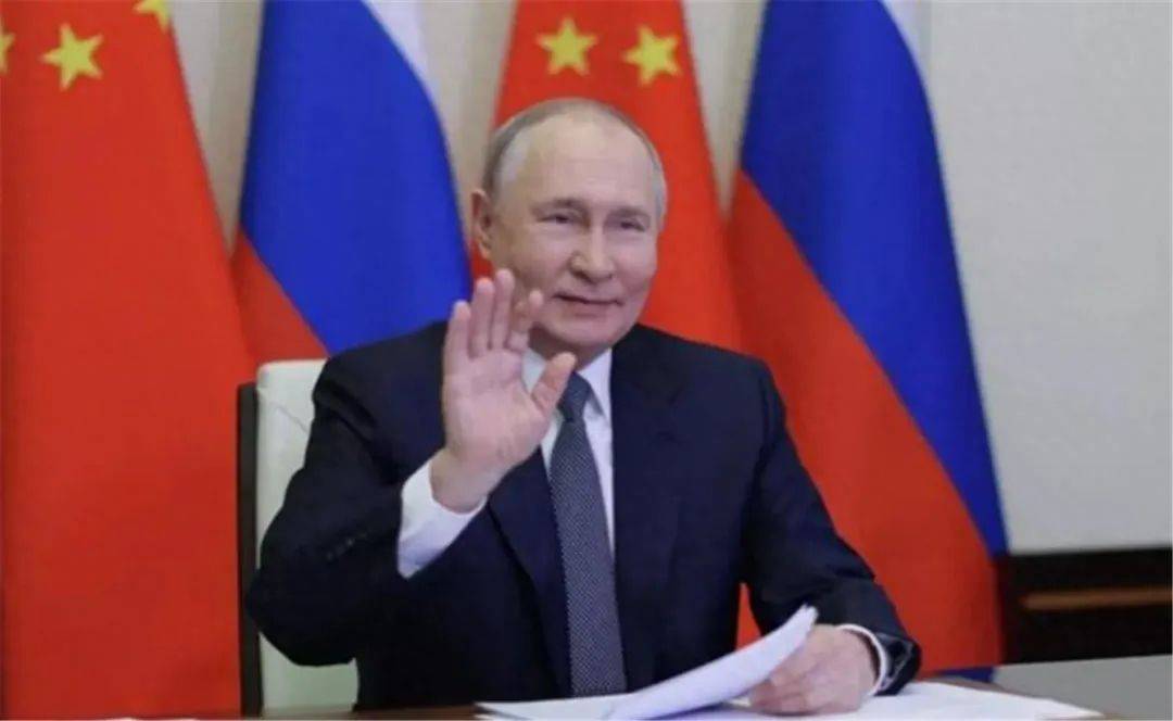 30国联手打俄，普京挂了电话后，派大将抵达西安，身份特殊