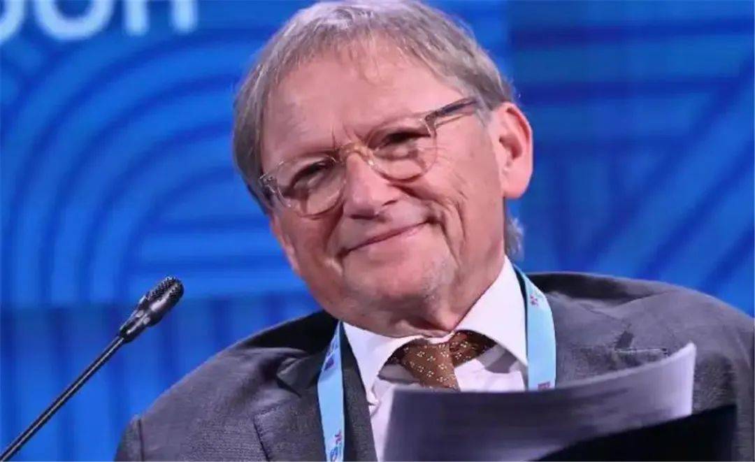 30国联手打俄,普京挂了电话后,派大将抵达西安,身份特殊