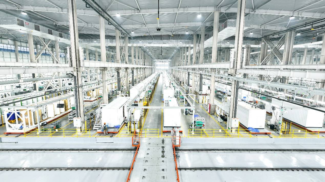 解码新能源黑科技!《张朝阳的物理课》走进阳光电源