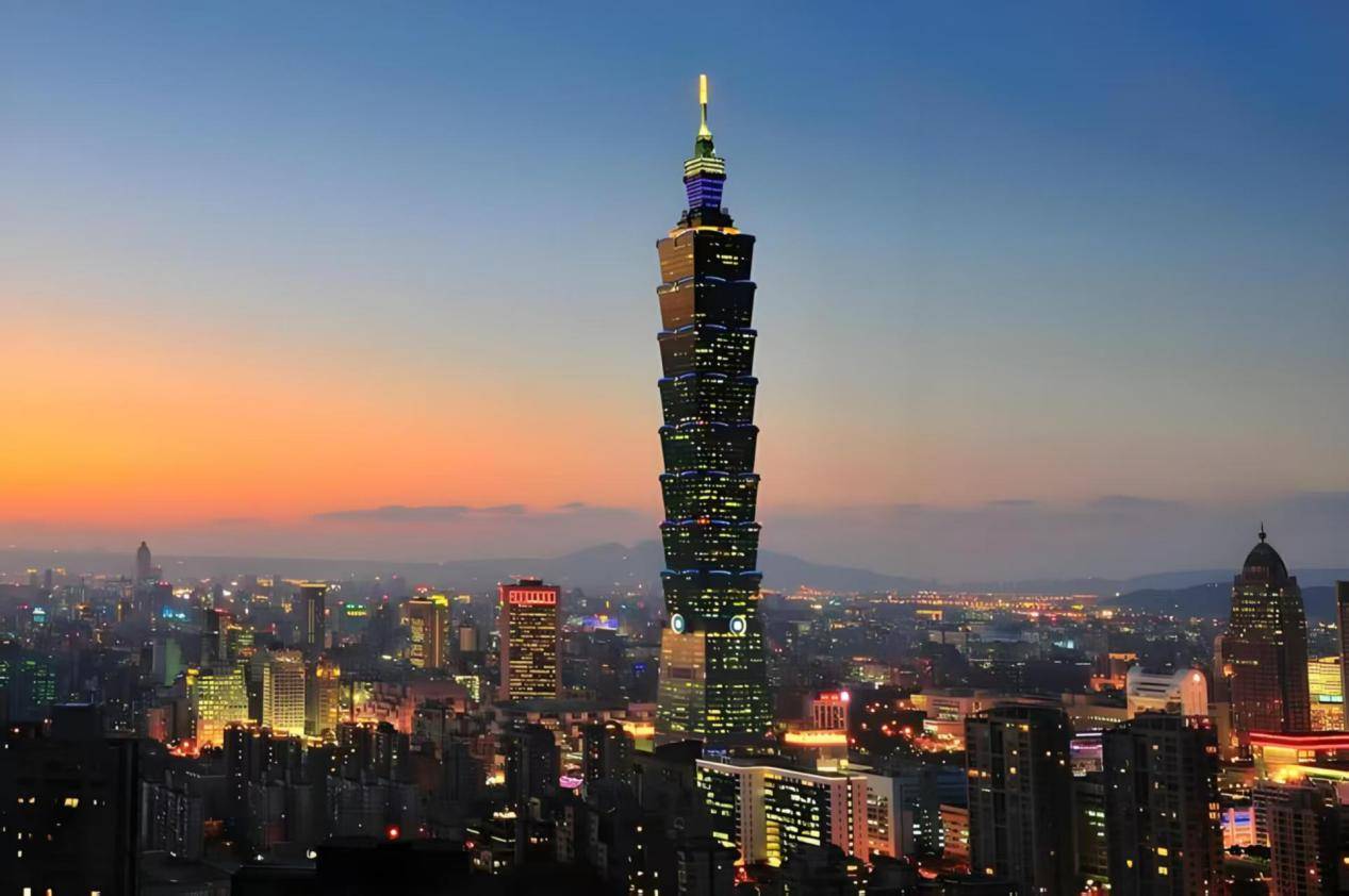 200美军抵台,大批武器将运到台湾,解放军却按兵不动?专家给了回应