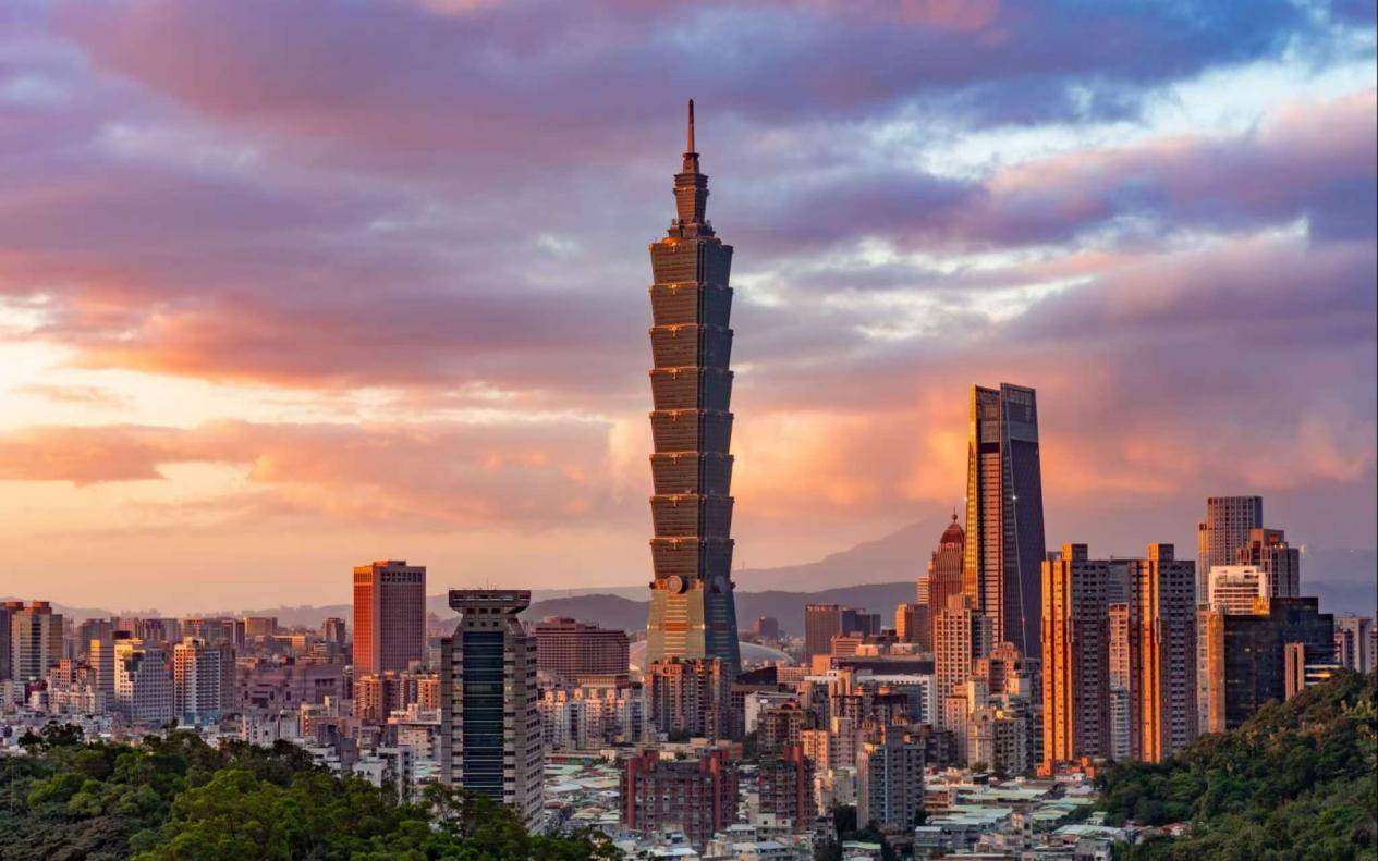 200美军抵台,大批武器将运到台湾,解放军却按兵不动?专家给了回应