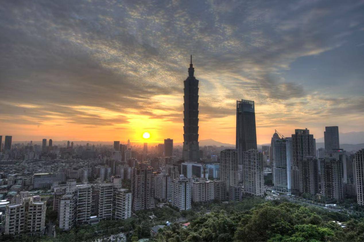 200美军抵台,大批武器将运到台湾,解放军却按兵不动?专家给了回应