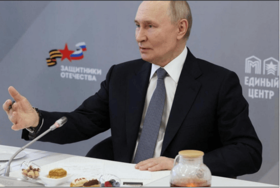 马克龙用核武逼宫,普京定调子:一旦英法出兵,就是对俄开战!