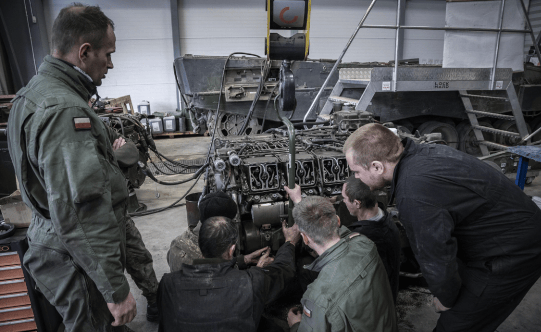 难怪特朗普出面求情,库尔斯克真有“大鱼”!30名北约军官被困,普京给不给活路?