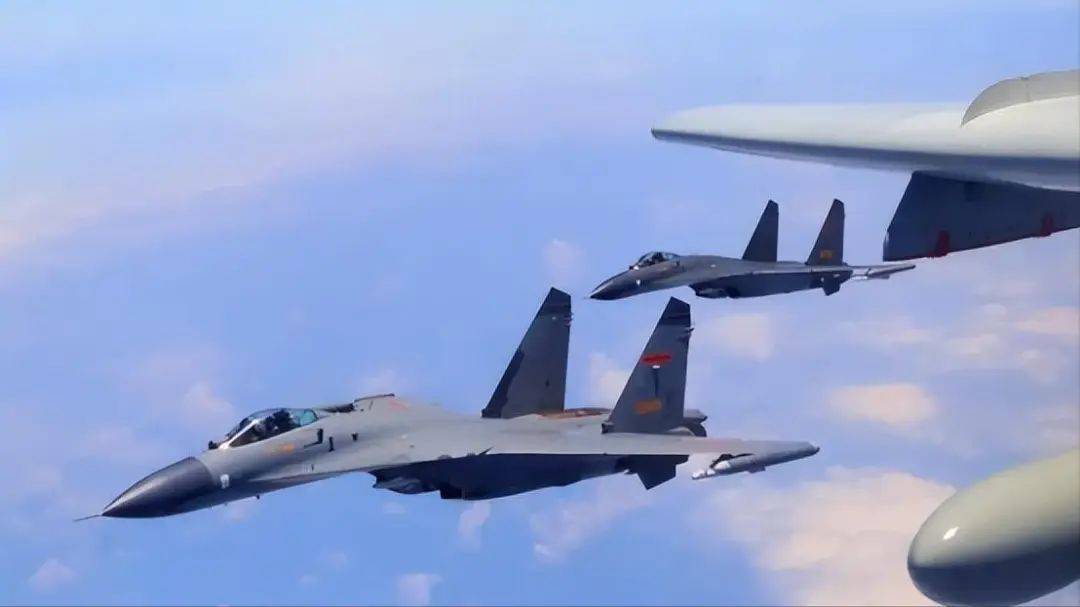 王毅再定台湾地位,台当局激烈反击三招,解放军八字法则展示决心