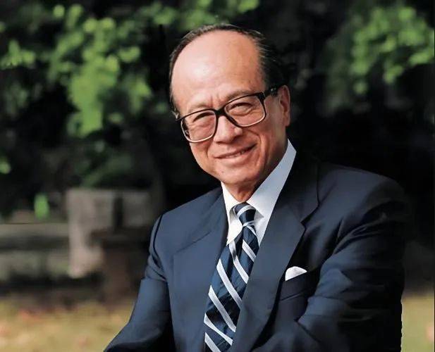 好好想想你站哪边！李嘉诚妥协了，43个港口卖给美国，官方罕见发声怒批