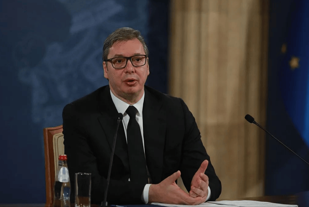 塞尔维亚三十二万抗议者怒吼:武契奇该下台!武契奇在震荡中能否稳住政权?