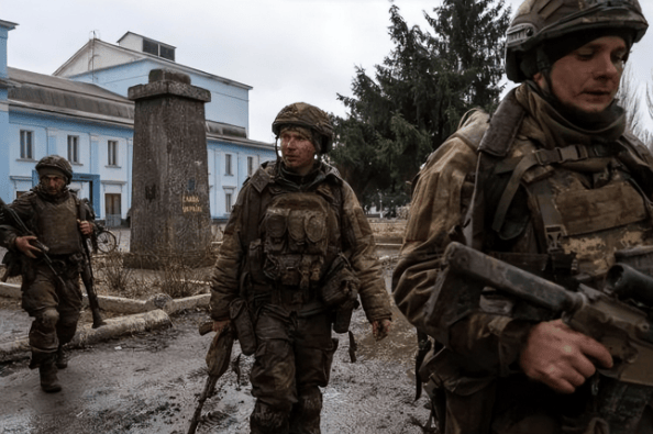 普京签字前，中俄重要项目突然生变？王毅直接回了2句话，很重要