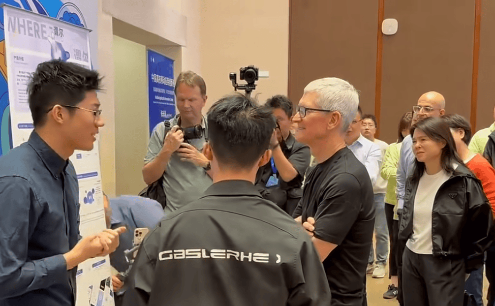 苹果宣布向浙江大学捐赠3000万元，CEO库克看到大学生创新项目直呼“不敢相信”！