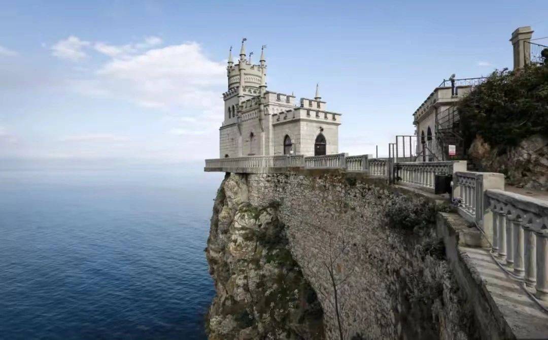 神反转！特朗普直接打出明牌，拉俄罗斯重返西方怀抱，轰动全球舆论