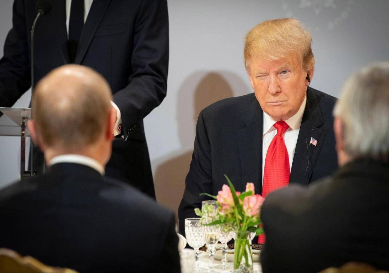 对俄彻底失望?特朗普挂断普京电话,火速点名中国,希望中方主动上门